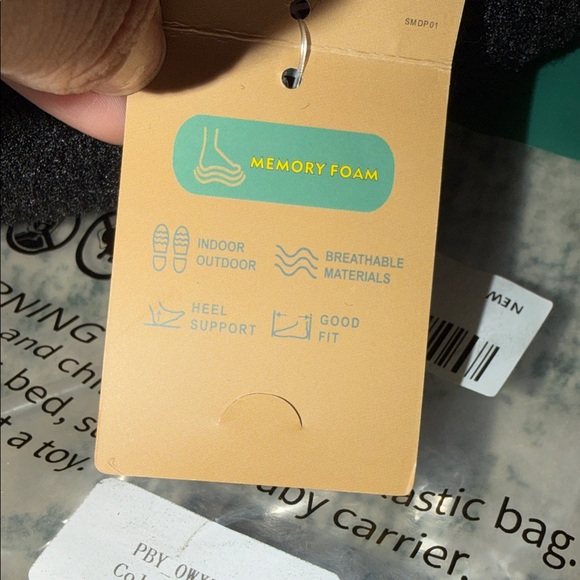 Cozy Black and White Women's Slippers - Picture 6 of 6